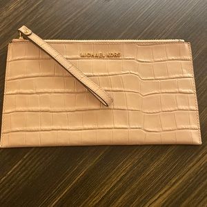 Michael Kors Wristlet Soft Pink